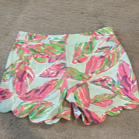 The buttercup short. Lilly Pulitzer size 0 - Picture 3 of 4